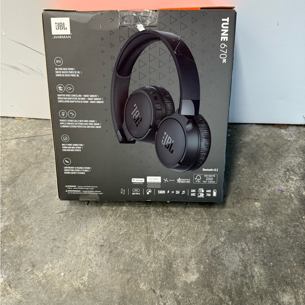 JBL Tune 670NC Wireless Headphones - Black - Picture 4 of 4